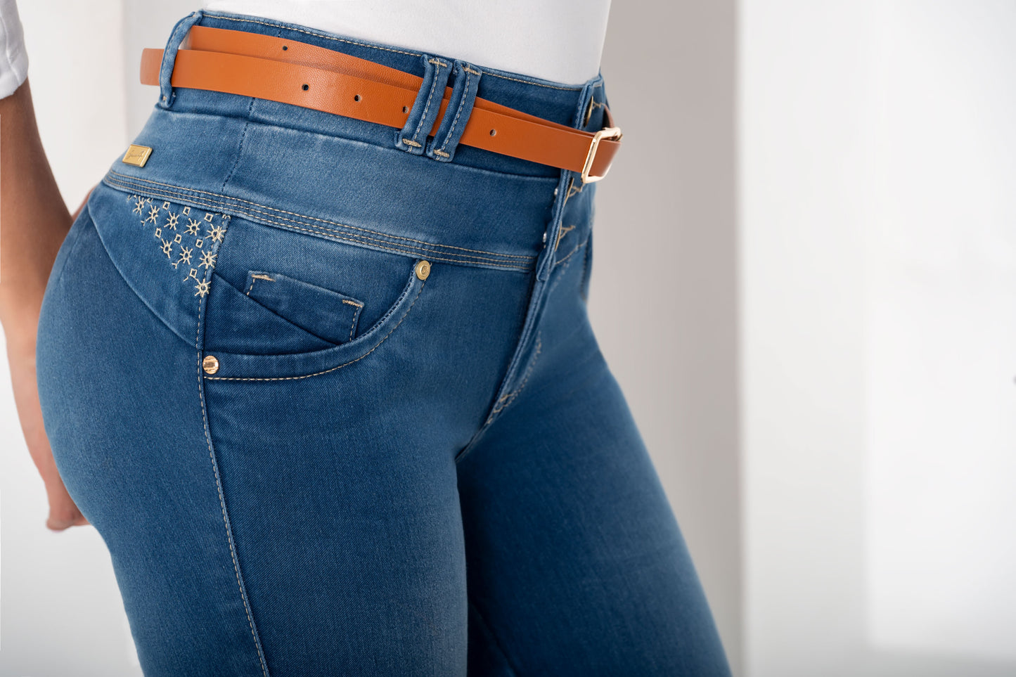 Jean Pretina Alta Control Abdomen - Bota Tubo Ref 1758