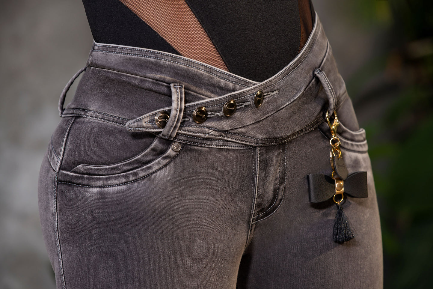 Jean Pretina Alta Control Abdomen - Bota Tubo - Gris Ref 1469