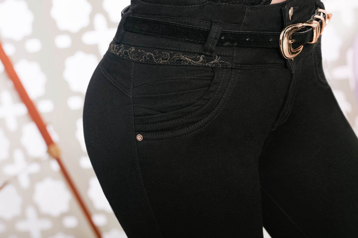 Control Abdomen-Piel De Durazno-Bota Tubo-Negro Ref 1465