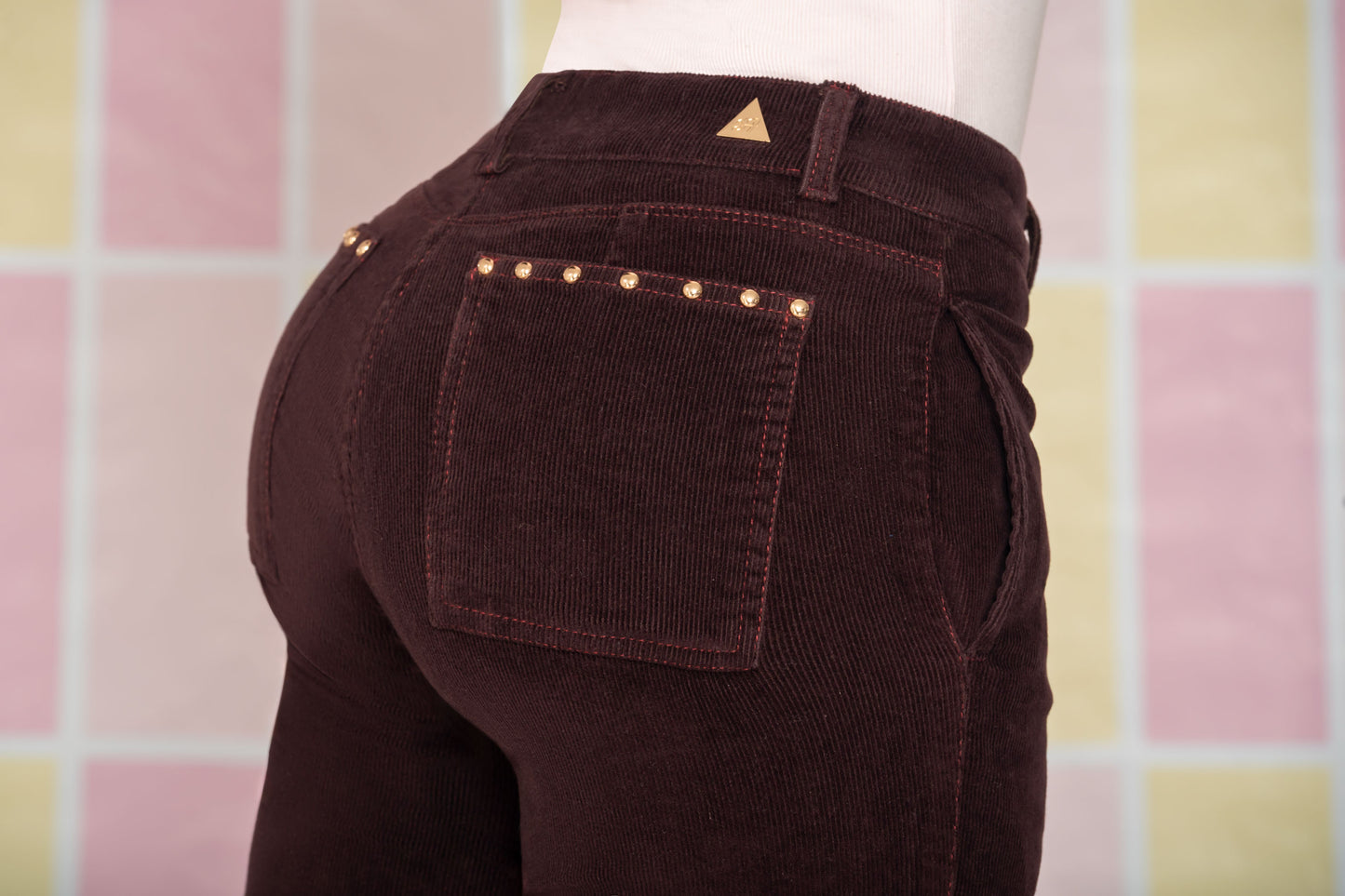 Pantalón Tiro Alto 1 Botón - Bota Recta  - Tela Pana Vinotinto Ref 1871