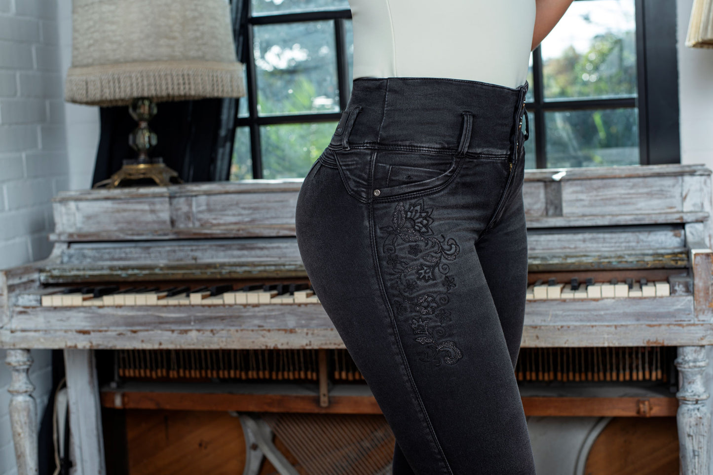 Control Abdomen-Piel de Durazno-Bota Tubo Gris Ref 1868