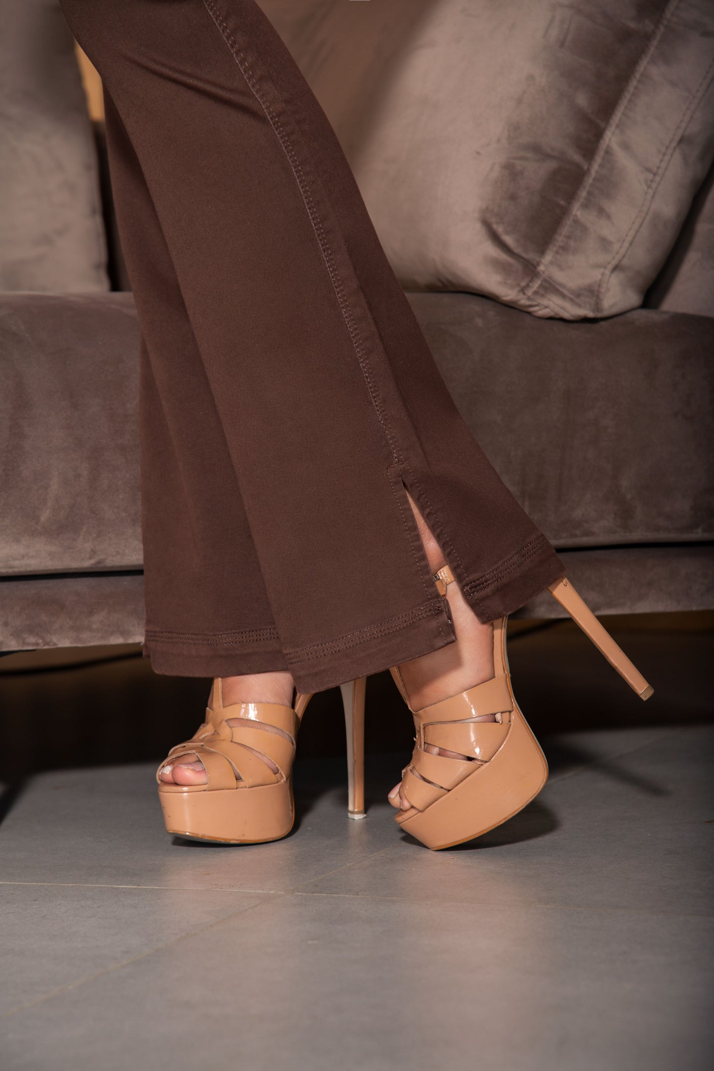 Jean Pretina Alta Control Abdomen - Bota Campana - Café Ref 1415