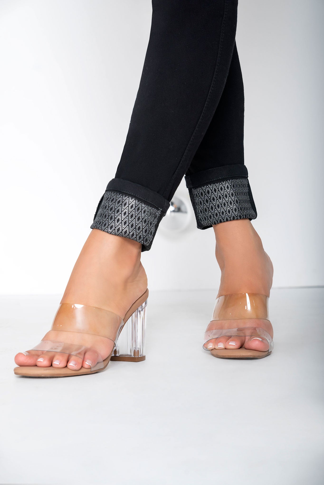 Jean Pretina Alta Control Abdomen - Bota Tubo Estampada - Negro Ref 1586