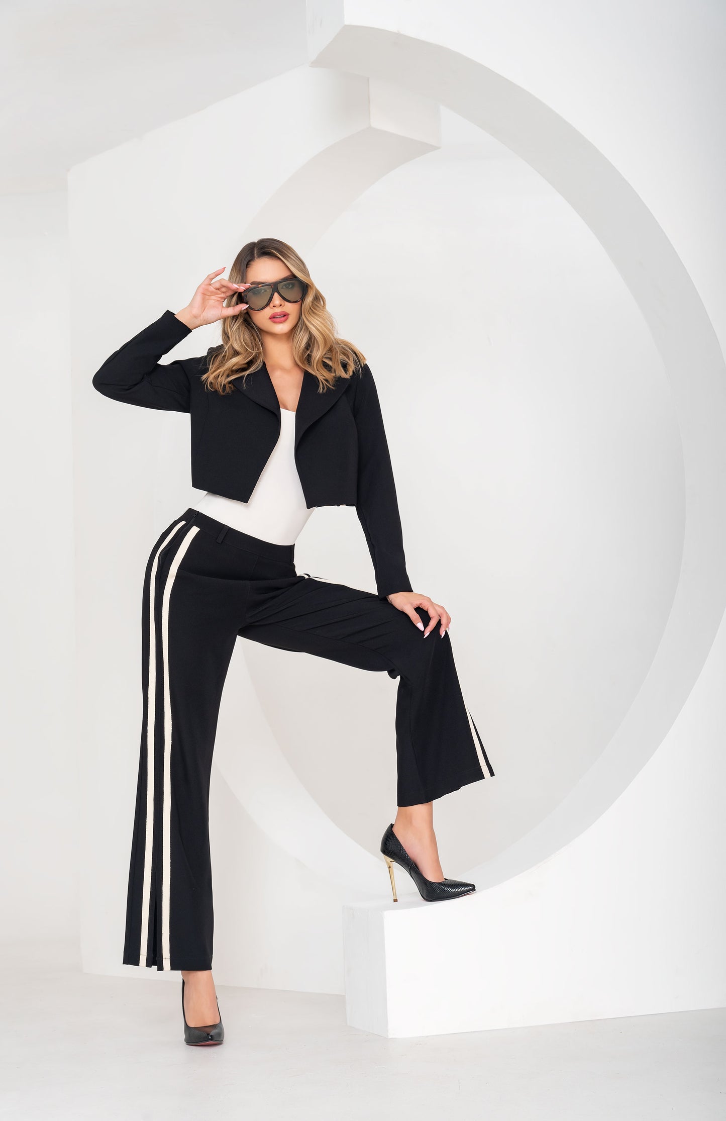 Pantalón Tiro Alto 1 Botón - Bota Palazzo  - Negro Con Rayas Ref R-031