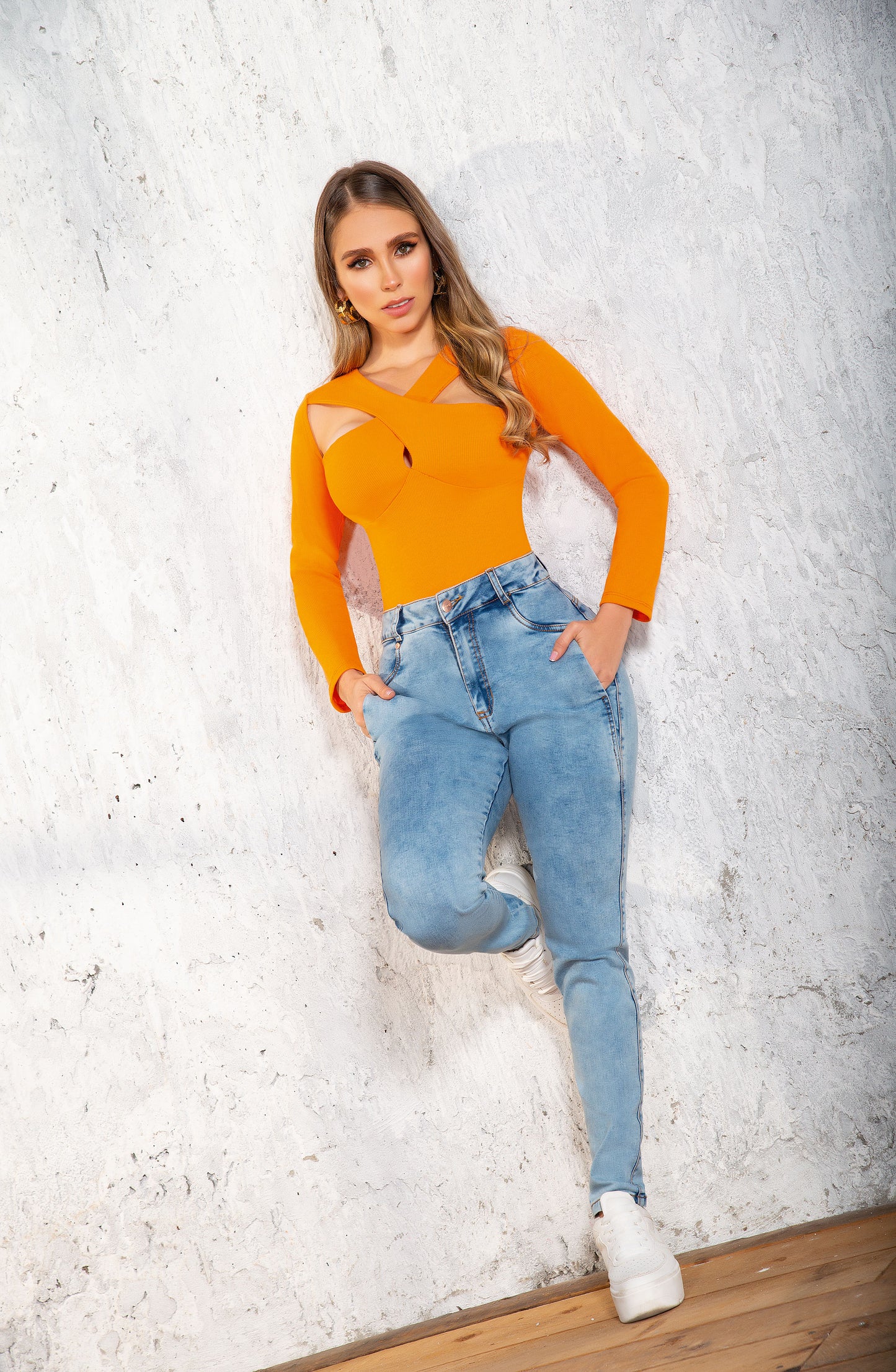 Jean Tiro Alto 1 Botón Mom Fit Semi Ajustado - Bota Tubo Ref 1260