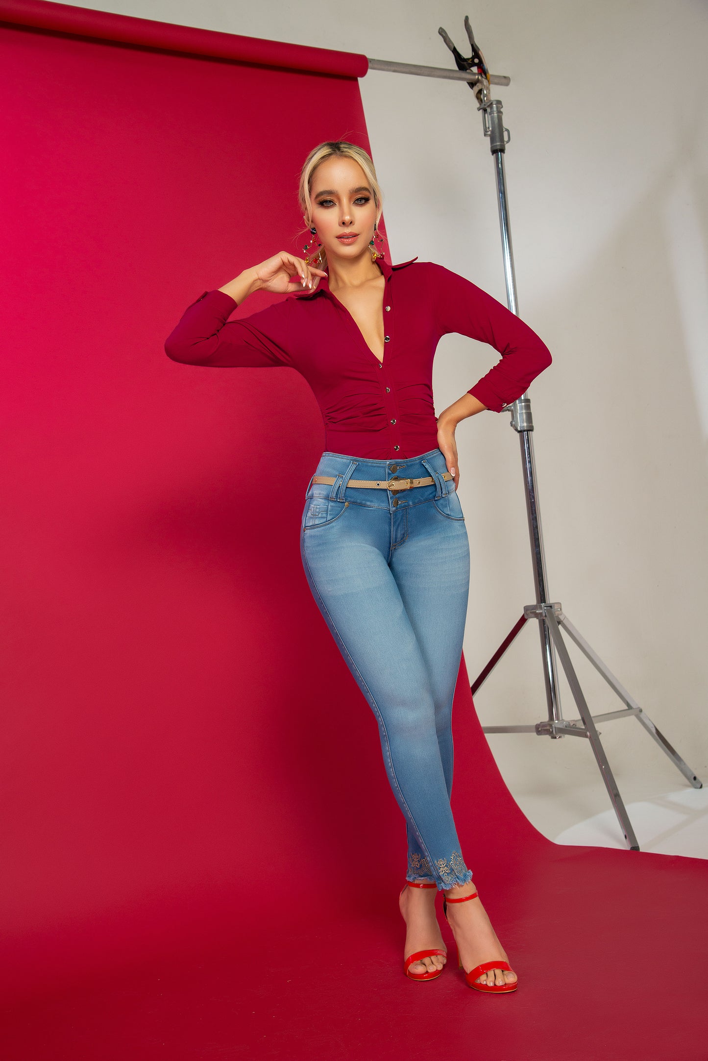 Jean Pretina Alta Control Abdomen - Bota Tubo Tobillero Con Detalle Ref 1290