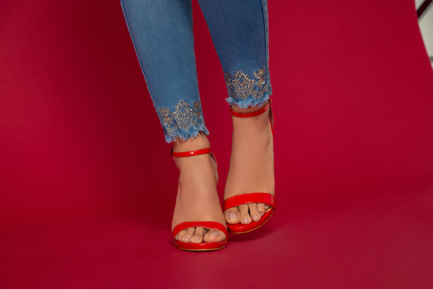 Jean Pretina Alta Control Abdomen - Bota Tubo Tobillero Con Detalle Ref 1290