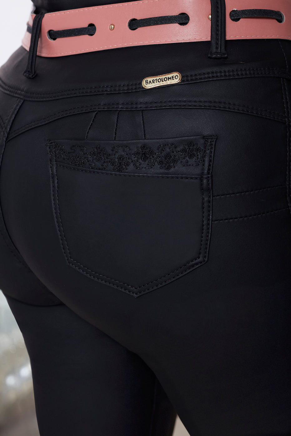 Pantalon Efecto Cuero Ref. 1441